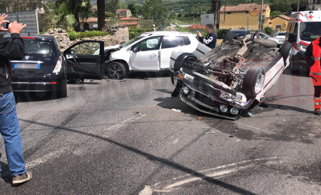 San Cipriano Picentino Auto Si Ribalta Sul Ponte Molinello Tre I