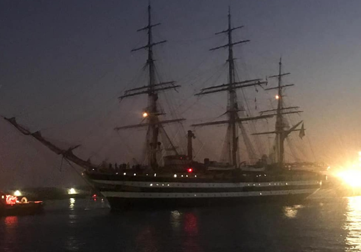 Palinuro La Nave Scuola Amerigo Vespucci Visibile Dalla Costa Zerottonove It