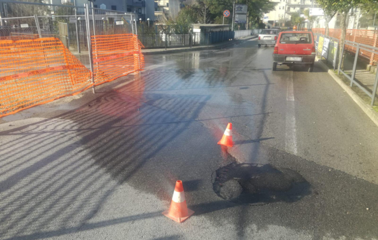 Baronissi, lavori in via Allende. Guasto alla rete idrica